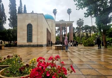 سعدیا مرد نکونام نمیرد هرگز
