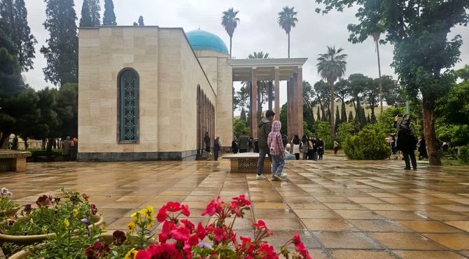سعدیا مرد نکونام نمیرد هرگز