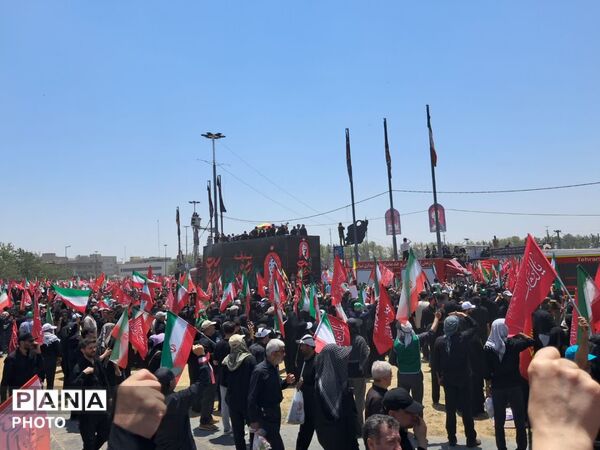  آخرین  وداع  ملت ایران با رهبر شهید در روز تشییع 