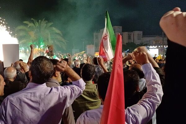 خوشحالی مردم ورامین از پاسخ موشکی ایران به رژیم صهیونسیتی 