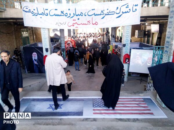 حماسه‌ حضور در شهرکرد؛ از صفوفِ نماز تا غرفه‌هایِ خدمت