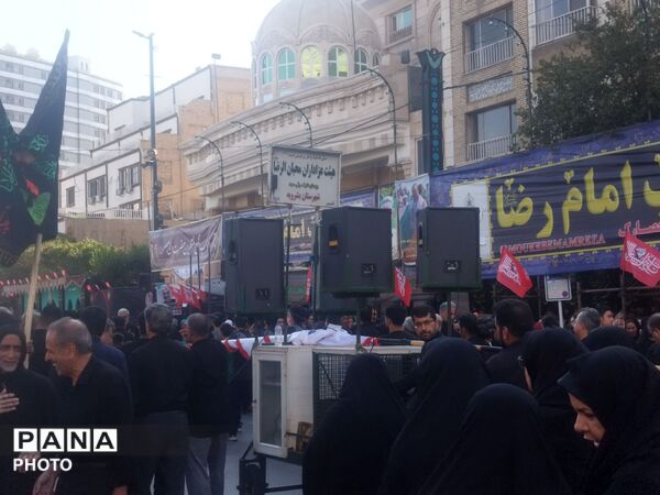 قرارگاه عشق؛ مشهد در سوگ شهادت ضامن اهل‌بیت (ع) پوشیده شد