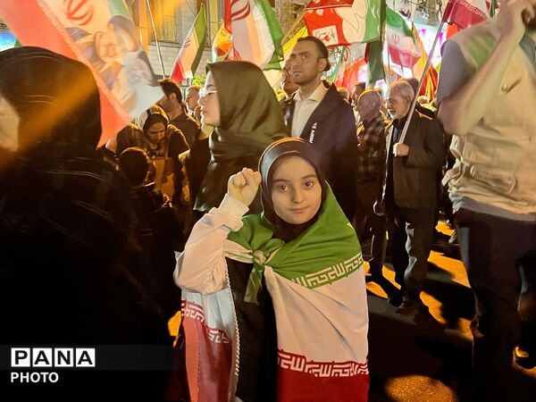 ایمان و مشت گره کرده،نماد مقاومت است