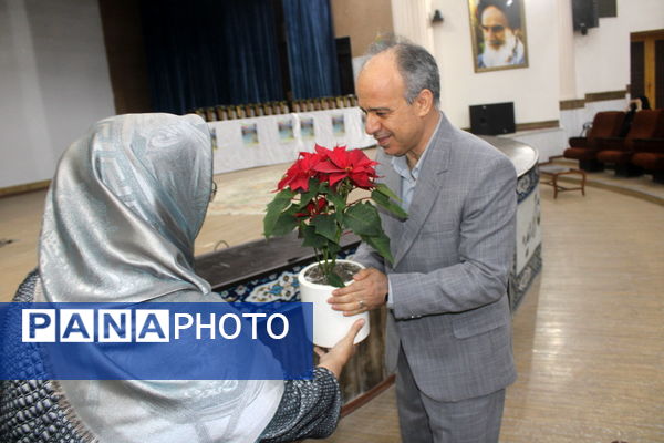 تجلیل از برگزیدگان دبیرستان شهید بهشتی شهرستان بوشهر (1)