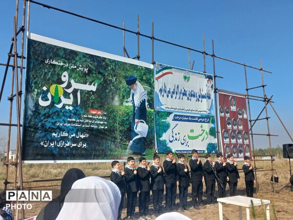 ادای احترام به دانش‌آموزان شهید میناب با کاشت نهال در رودسر