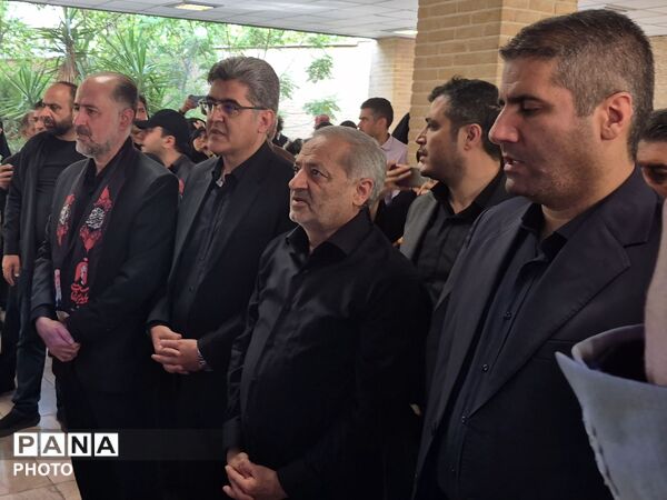 آخرین بدرقه؛فرهنگیان و دانش‌آموزان در سوگ رهبر شهیدشان