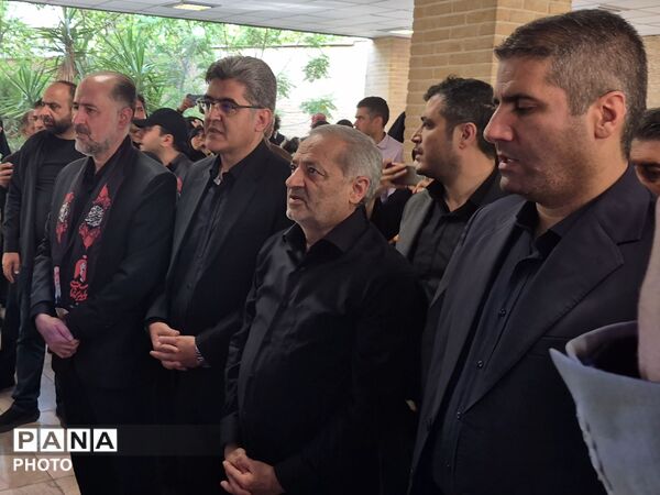 آخرین بدرقه؛فرهنگیان و دانش‌آموزان در سوگ رهبر شهیدشان