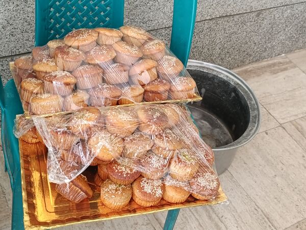 اهدای هدایای متبرک به نمازگزاران سفیددشت