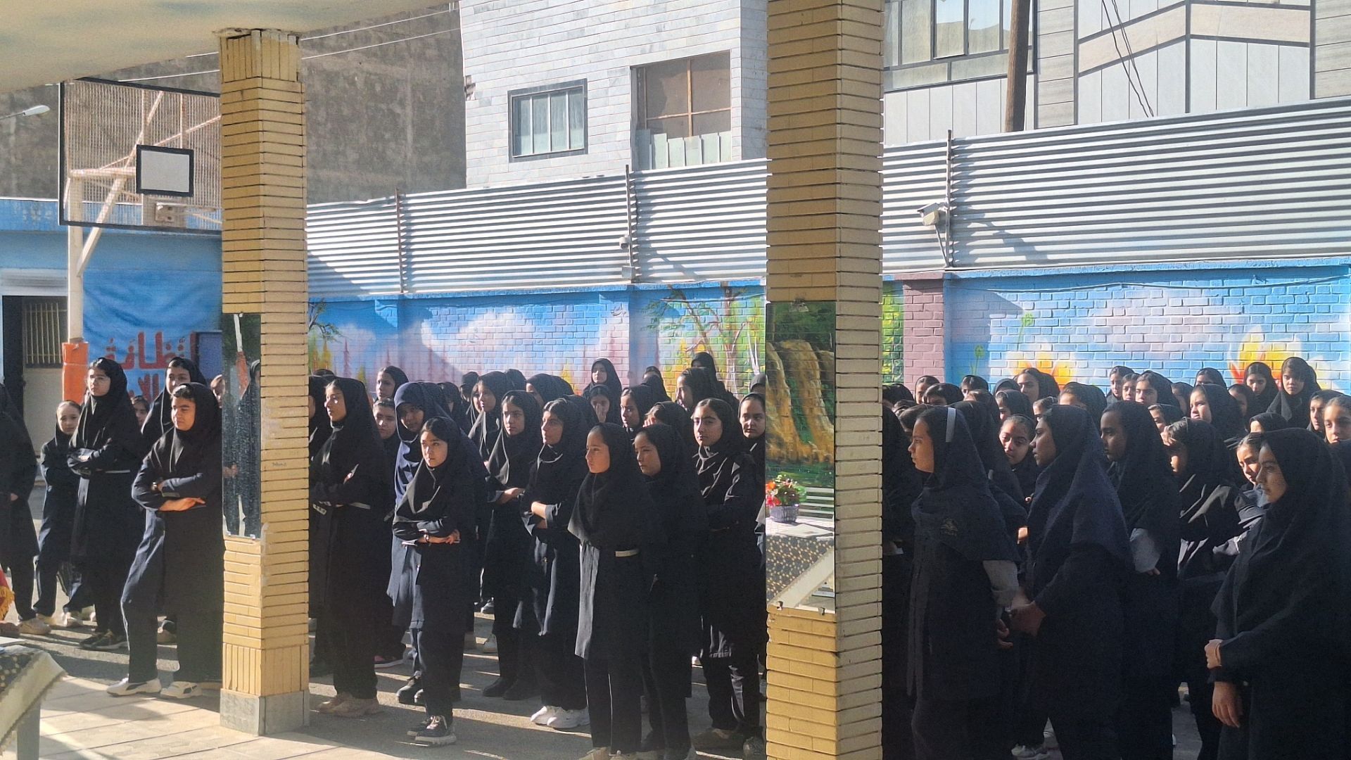 اولین مراسم صبحگاهی در دبیرستان فیاض کاشمر