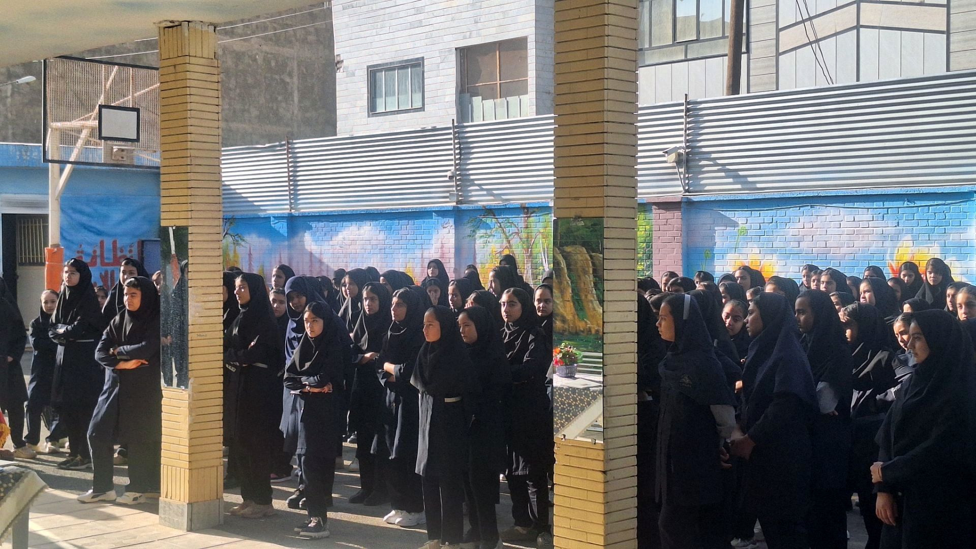 اولین مراسم صبحگاهی در دبیرستان فیاض کاشمر