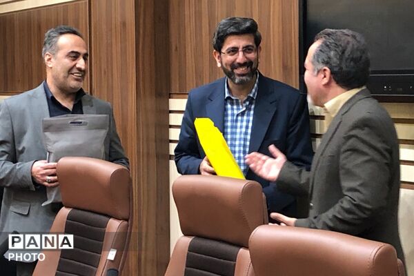 کارگاه توانمندسازی مدیران و معاونین پرورشی مدارس غیر دولتی و افتتاحیه طرح نماد در ناحیه دو شهرری 