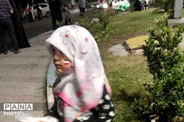 دست‌های کوچک نوآموزان در انتظار بدرقه‌ای بزرگ
