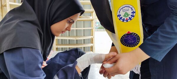 مانور زلزله در دبیرستان هاشمی نژاد