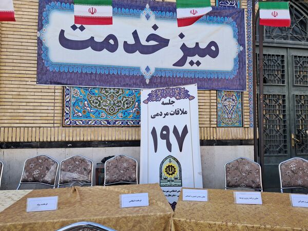 برپایی میز خدمت در نمازجمعه ملارد؛ حل سریع مشکلات مردم در حاشیه نمازجمعه