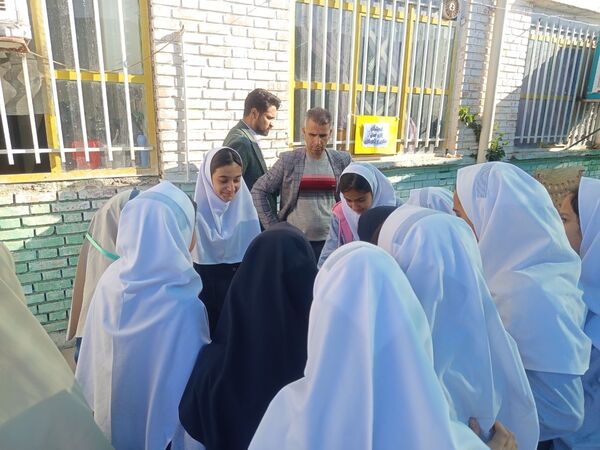 بازارچه کتاب در دبستان سمیه