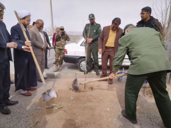 مراسم درخت کاری در مدرسه پویندگان فرهنگ شهرستان خلیل آباد 