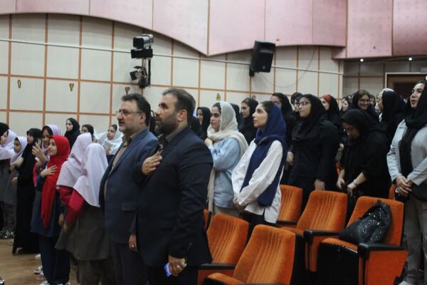 تقدیر از برگزیدگان جشنواره فرهنگی و هنری فردا در ساری 