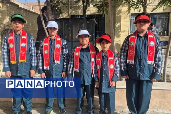 نواختن زنگ بازگشایی مدارس در دبستان علی بن ابیطالب(ع) باقرشهر