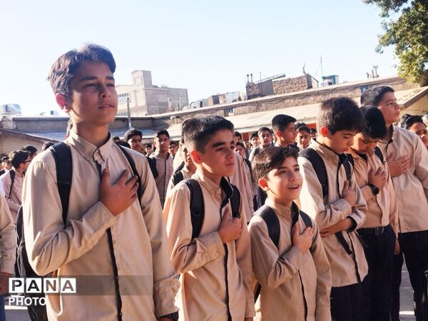 زنگ ایثار و شهادت همزمان با شروع شدن سال تحصیلی در دبیرستان پسرانه ابوریحان بیرونی