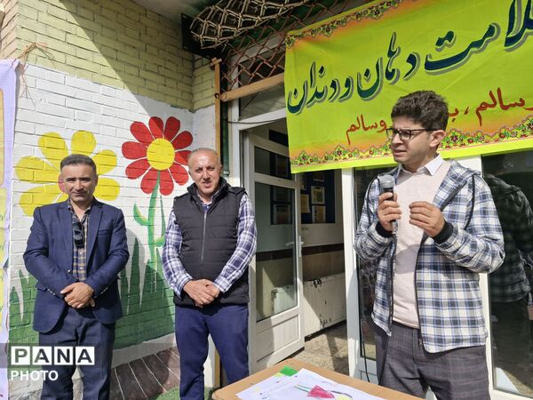 برگزاری برنامه آموزشی هفته پویش سلامت دهان و دندان در مدرسه ابتدایی دخترانه رضوان مریوان