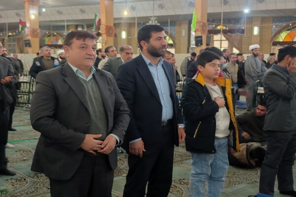 نماز جمعه این هفته شهرستان پاکدشت شاهد حضور پر رنگ فرهنگیان بود