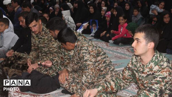 طلاب و بسیجیان شهرستان مارگون در شب پنجم غمِ شهادت امام خامنه‌ای، اقدامات آمریکا را محکوم کردند
