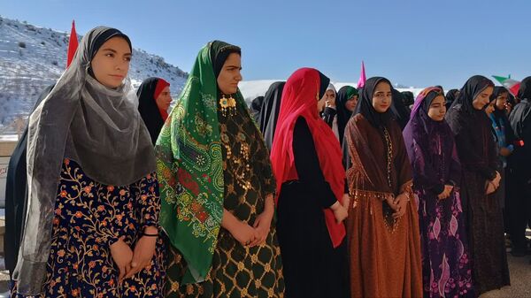 طنین زنگ انقلاب در مدرسه فرزانگان شهرستان باشت