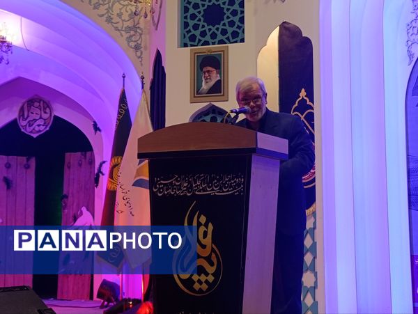 شب شعر آیینی پیرغلامان حسینی برگزار شد