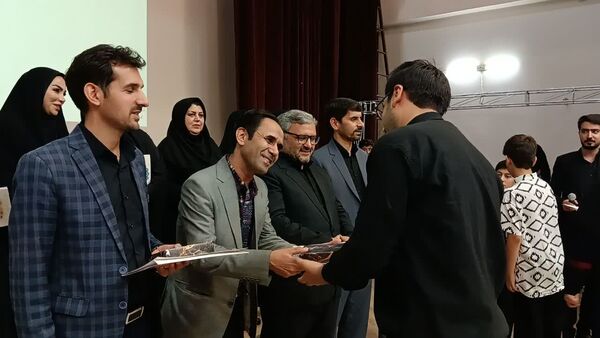 مراسم تجلیل از برگزیدگان نوجوان سالم