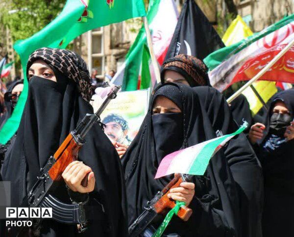  اوج اقتدار دختران ایران در گرامیداشت مادران و شهدای دانش‌آموز