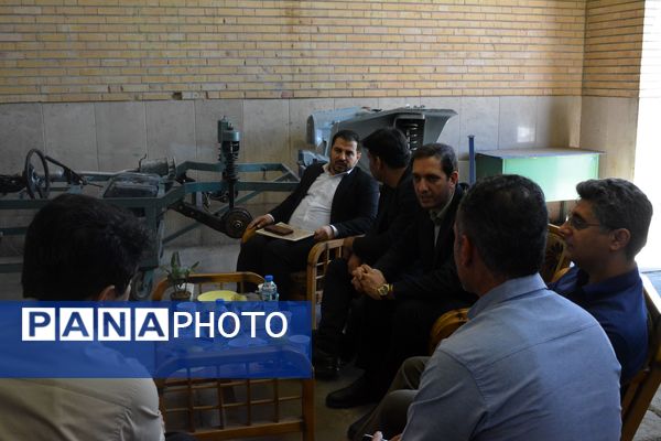 کارگاه آموزشی آشنایی با سیستم موتور و سوخت‌رسانی خودرو در بهارستان 2