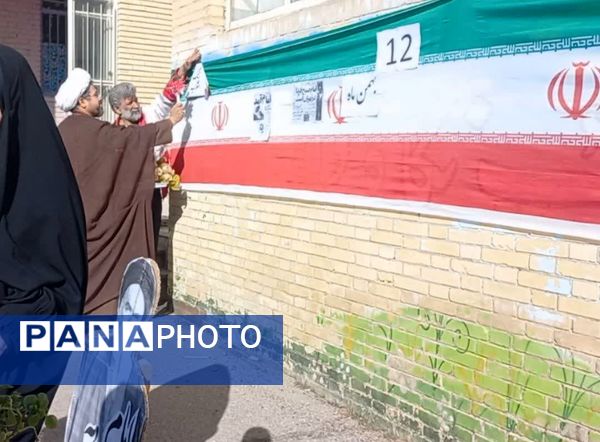 طنین زنگ انقلاب در مدرسه حضرت زهرا(س) نیر