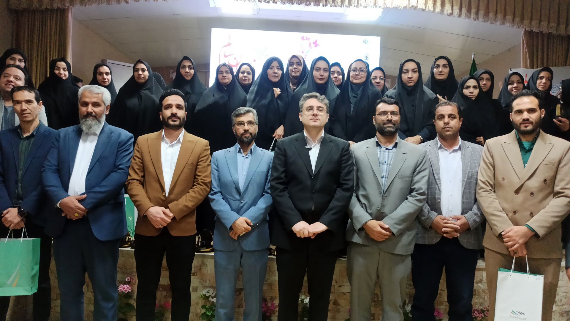 چهاردهمین جشنواره نوجوان سالم و یاریگران زندگی