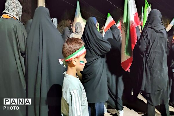 در کنار هم ایستاده ایم-۲