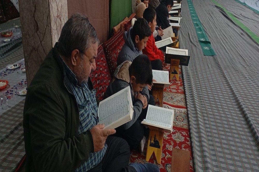 جزء خوانی قرآن در ماه مبارک رمضان  مسجد جامع شهر بار نیشابور 