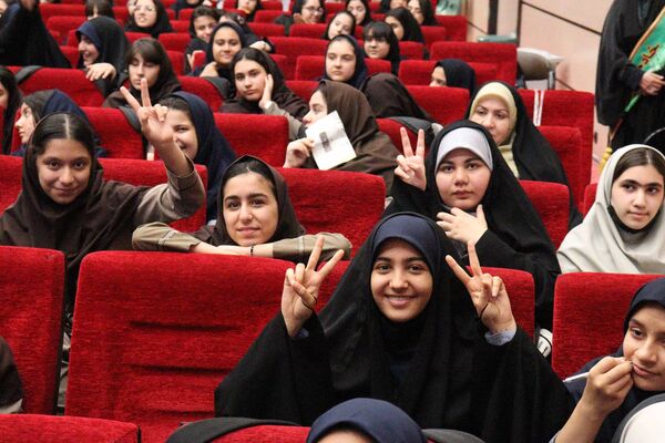 برگزاری جشن روز دختر با همکاری کانون خدمت رضوی و نهادهای آموزشی در منطقه 14 تهران 