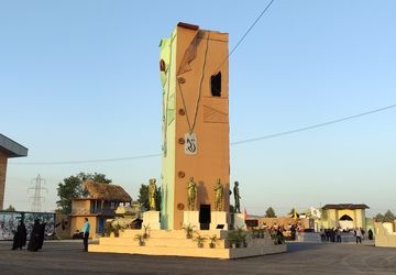 پلاک‌هایی که هنوز در باد می درخشند 