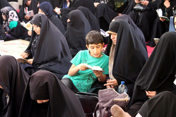 زمزمه عاشقانه دعای عرفه در یادمان 14 شهید گمنام کوه خضر نبی(ع)