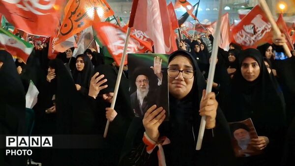 بیعت مردم با آقای شهید ایران 