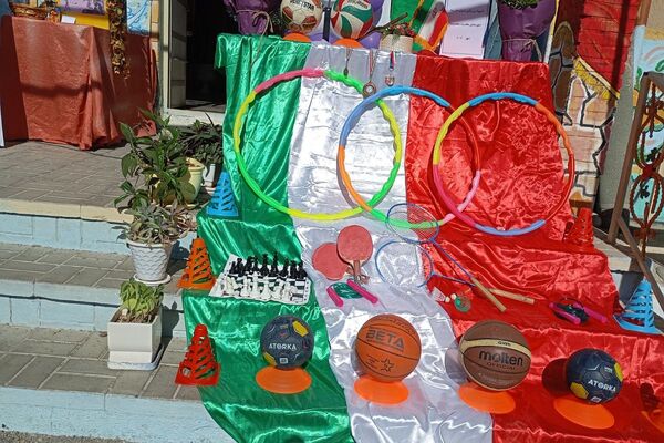 اجرای طرح نمادینِ افتتاحیه انجمن وزرشی در دبیرستان حضرت معصومه (س) شهرستان فیروزکوه