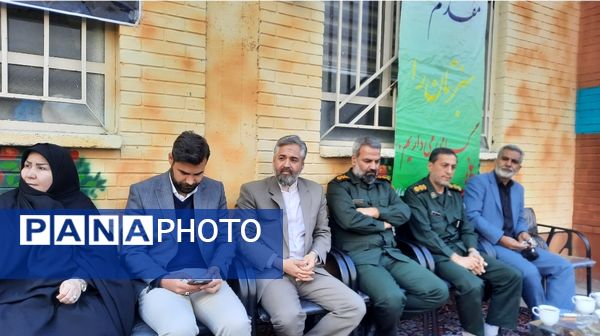 وداع دانش‌آموزان دبیرستان فرهنگیان ناحیه ۷ با شهید گمنام 