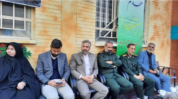 وداع دانش‌آموزان دبیرستان فرهنگیان ناحیه ۷ با شهید گمنام 