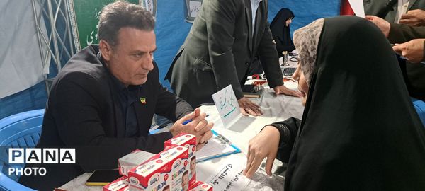 برپایی قرارگاه پزشکی و خدماتی کانون خدمت رضوی در امامزاده حسن کرج 
