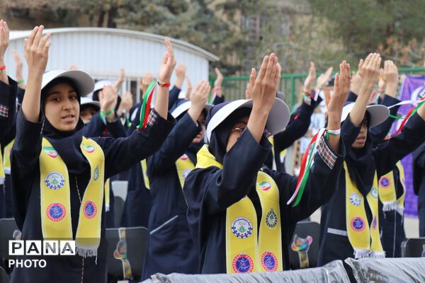 همایش «یاوران انقلاب» ناحیه ۶ مشهد در دبیرستان یاس ۲ 