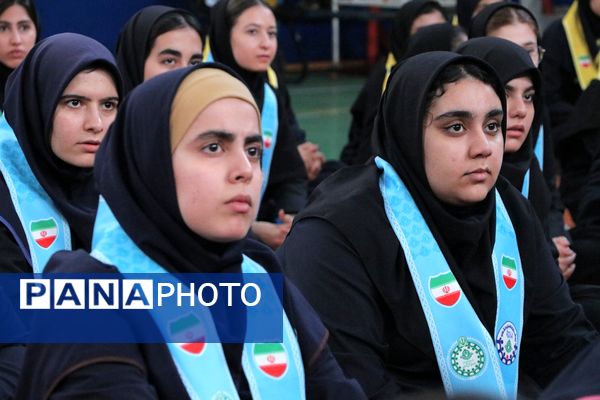 بهارستان دو صحنه همفکری، همدلی و همکاری پیشتازان در همایش یاوران انقلاب