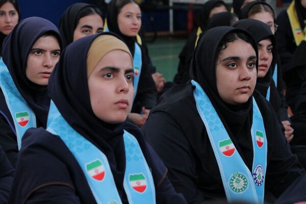 بهارستان دو صحنه همفکری، همدلی و همکاری پیشتازان در همایش یاوران انقلاب