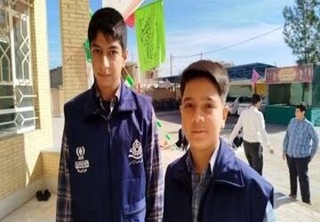 آیین مراسم به صدا در آوردن زنگ انقلاب در مدرسه پسرانه صدرا مهریز 