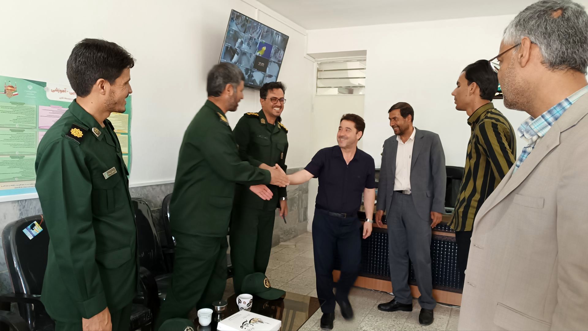 بازدید فرمانده بسیج دانش آموزی از دبیرستان شاهد صاحب الزمان 