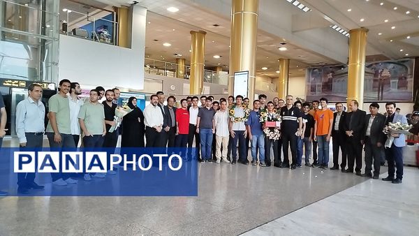 استقبال از دانش‌آموزان طلایی المپیاد جهانی زیست‌شناسی و ریاضی در مشهد