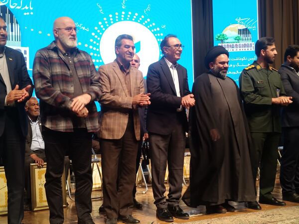 آیین بزرگداشت مردان نامدار با حضور چهره‌های فرهنگی و هنری در فرهنگسرای شهرکرد 